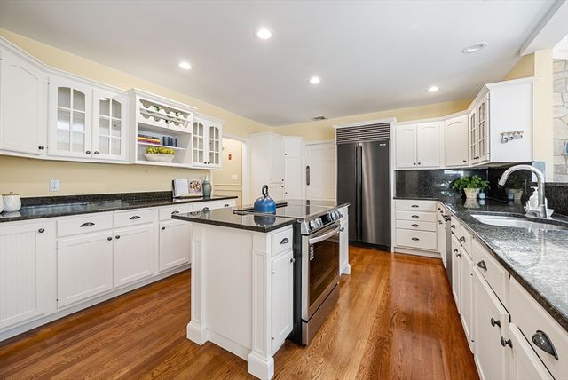 16 Foxhunt Trail, Walpole, MA 02081