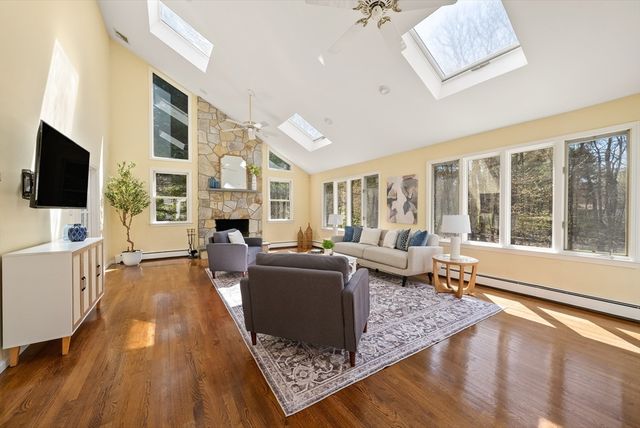 16 Foxhunt Trail, Walpole, MA 02081