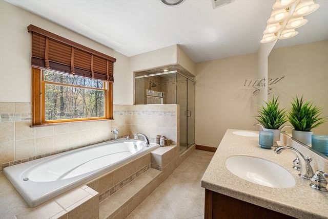 16 Foxhunt Trail, Walpole, MA 02081