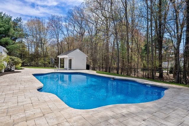 16 Foxhunt Trail, Walpole, MA 02081