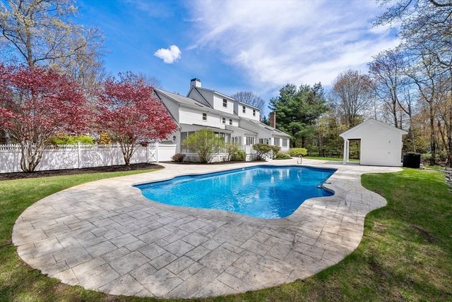 16 Foxhunt Trail, Walpole, MA 02081