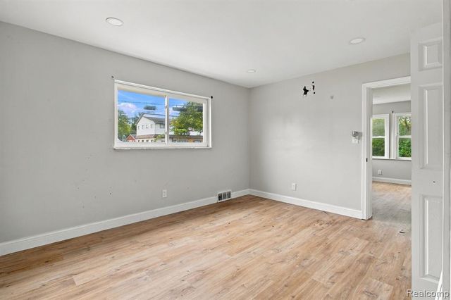 13540 Dartmouth Street, Oak Park, MI 48237
