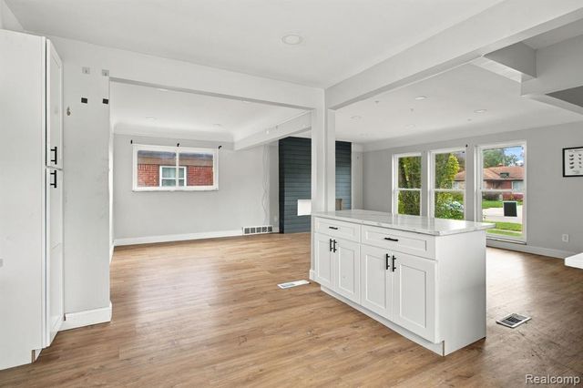 13540 Dartmouth Street, Oak Park, MI 48237