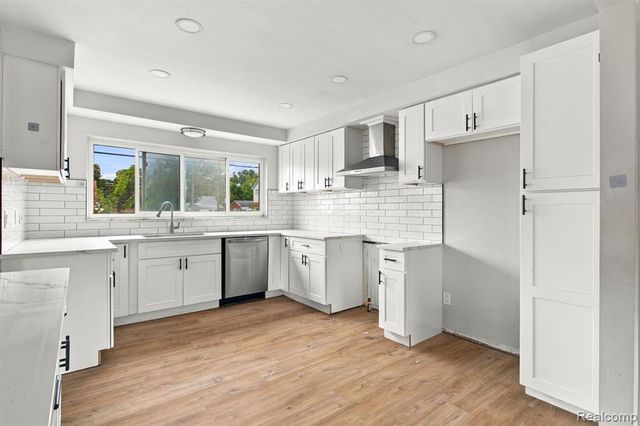 13540 Dartmouth Street, Oak Park, MI 48237