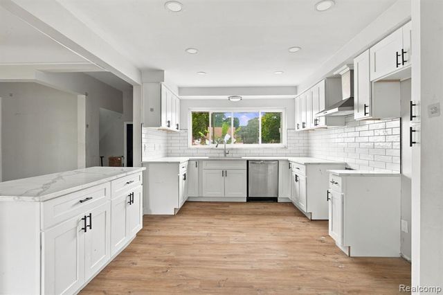 13540 Dartmouth Street, Oak Park, MI 48237