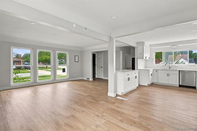 13540 Dartmouth Street, Oak Park, MI 48237