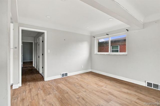 13540 Dartmouth Street, Oak Park, MI 48237