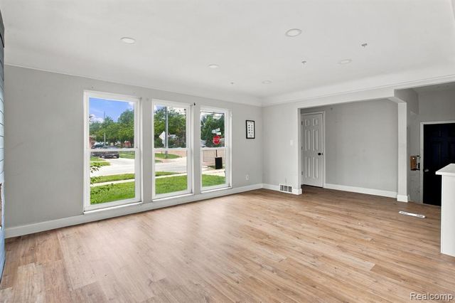 13540 Dartmouth Street, Oak Park, MI 48237