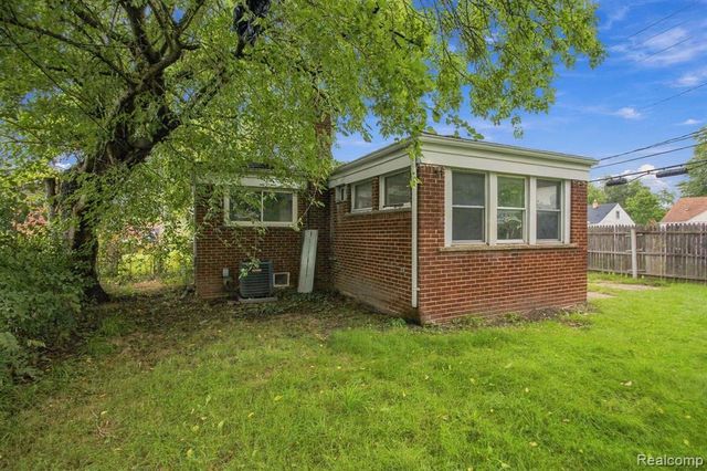 13540 Dartmouth Street, Oak Park, MI 48237