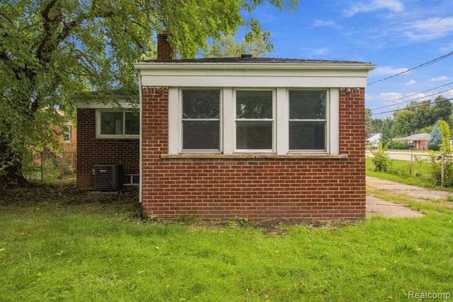 13540 Dartmouth Street, Oak Park, MI 48237