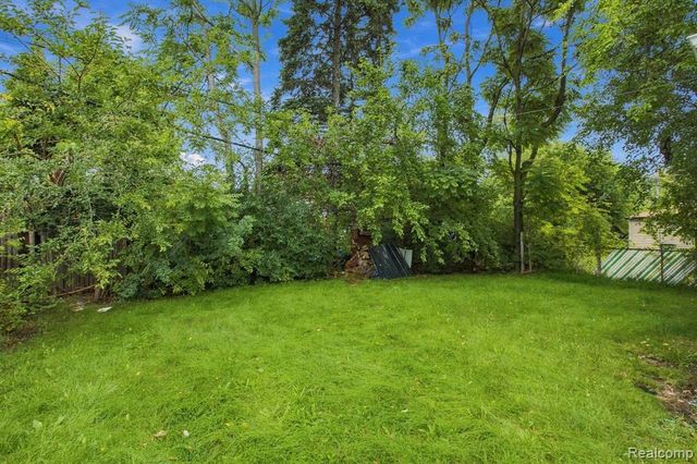 13540 Dartmouth Street, Oak Park, MI 48237