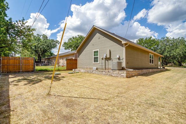 719 Harness Trail, Granbury, TX 76049