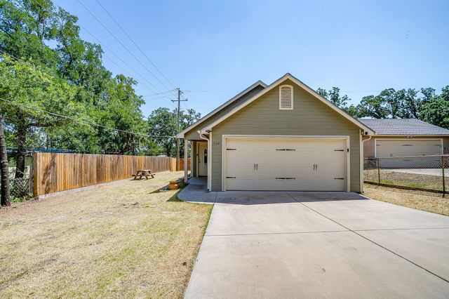 719 Harness Trail, Granbury, TX 76049