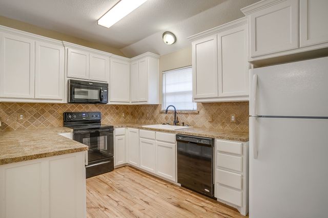 719 Harness Trail, Granbury, TX 76049