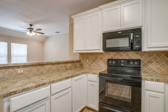 719 Harness Trail, Granbury, TX 76049