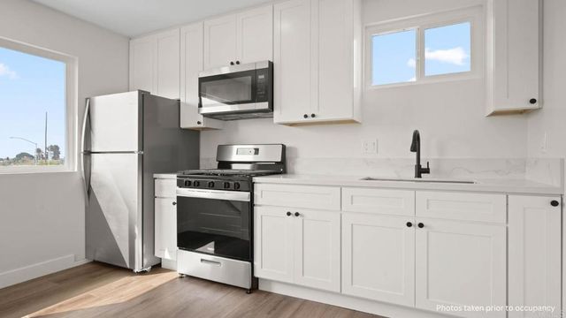 4951 57 Genesee Avenue, San Diego, CA 92117