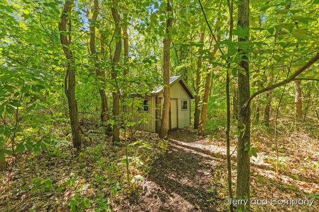 5932 Wilderness Trail, Hamilton, MI 49419
