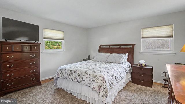 235 FORREST DR, Blackwood, NJ 08012