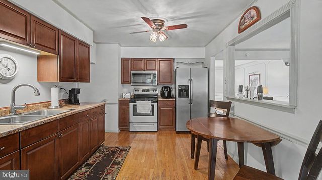 235 FORREST DR, Blackwood, NJ 08012