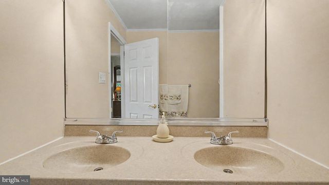 235 FORREST DR, Blackwood, NJ 08012