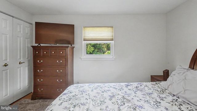 235 FORREST DR, Blackwood, NJ 08012