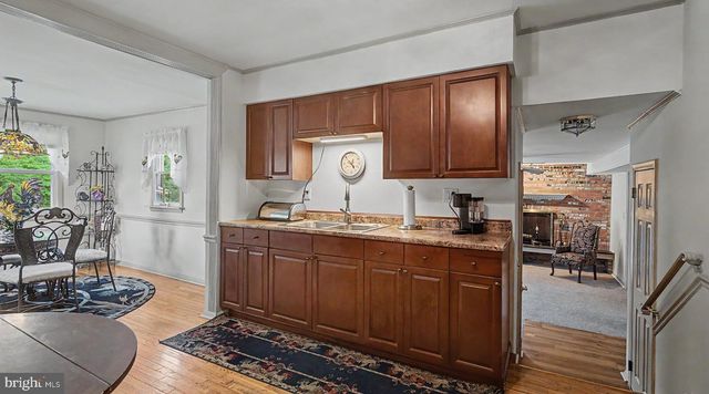 235 FORREST DR, Blackwood, NJ 08012
