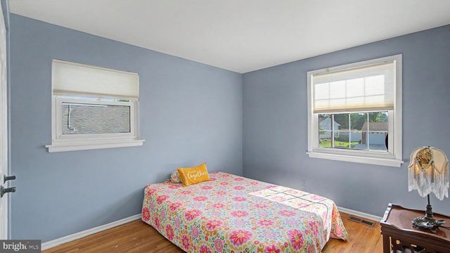235 FORREST DR, Blackwood, NJ 08012