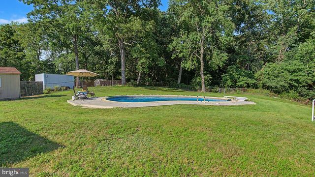 235 FORREST DR, Blackwood, NJ 08012