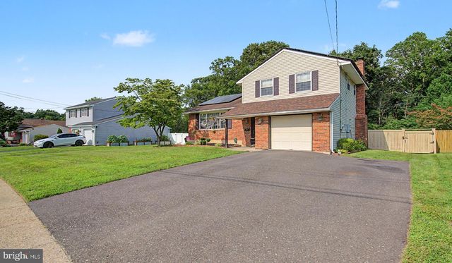 235 FORREST DR, Blackwood, NJ 08012