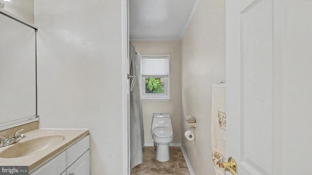 235 FORREST DR, Blackwood, NJ 08012