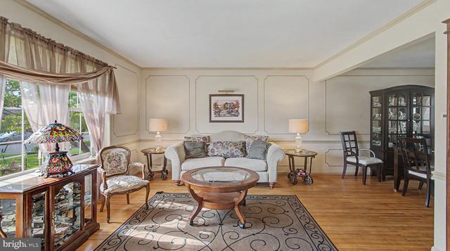 235 FORREST DR, Blackwood, NJ 08012