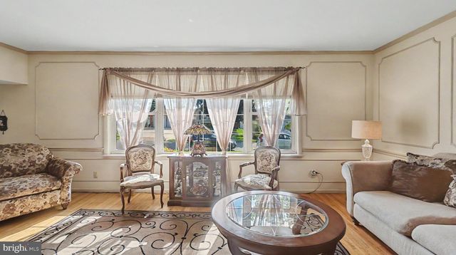235 FORREST DR, Blackwood, NJ 08012