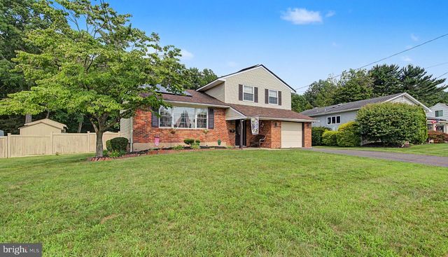 235 FORREST DR, Blackwood, NJ 08012