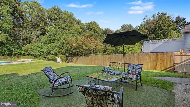 235 FORREST DR, Blackwood, NJ 08012