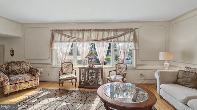 235 FORREST DR, Blackwood, NJ 08012