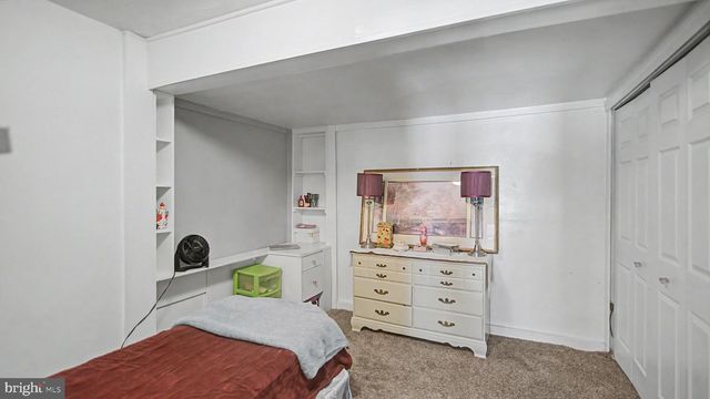 235 FORREST DR, Blackwood, NJ 08012