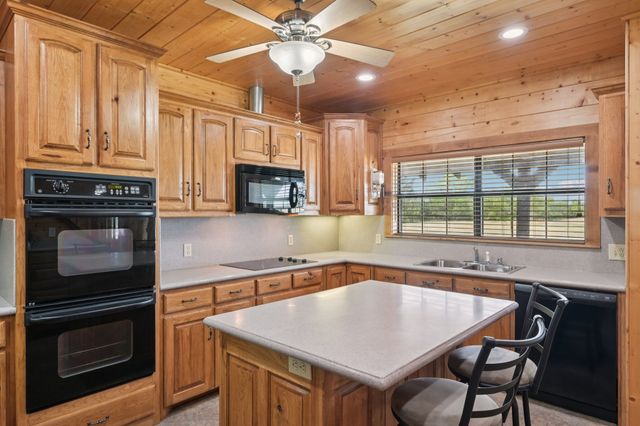 7956 S State HWY 78, Leonard, TX 75452