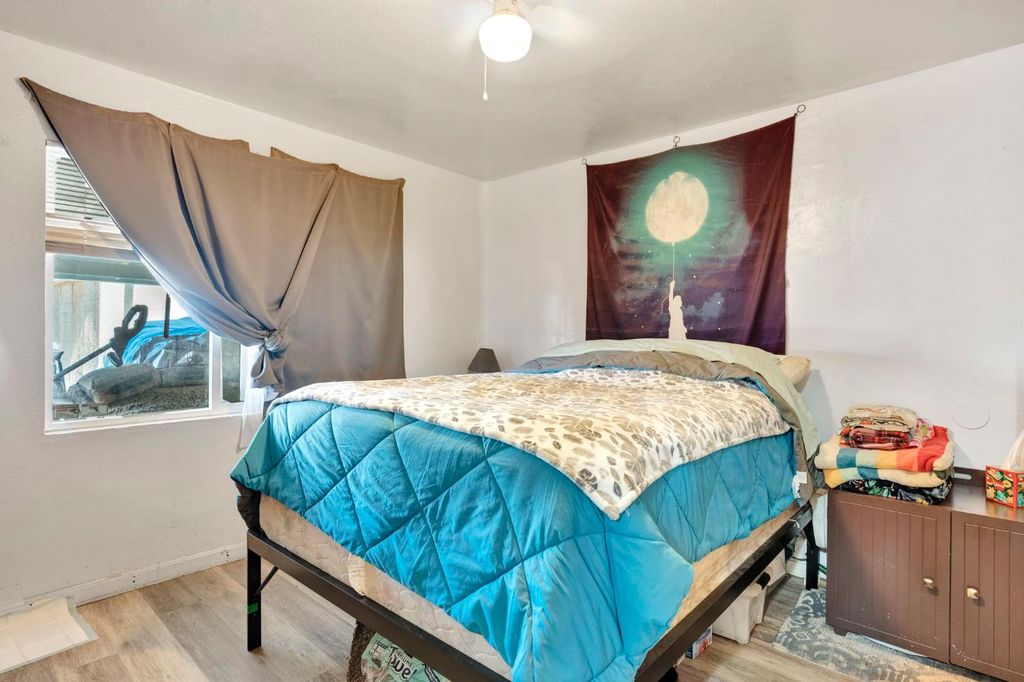 Image 12 of property listing at 3743 E Mckinley Avenue, Fresno, CA 93703