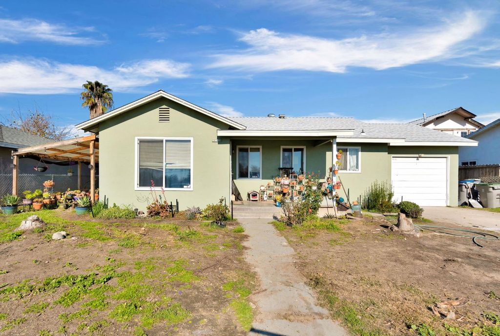 Image 2 of property listing at 3743 E Mckinley Avenue, Fresno, CA 93703