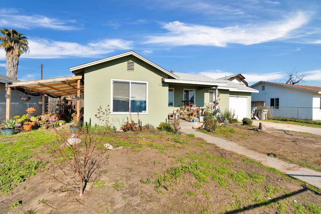 Image 3 of property listing at 3743 E Mckinley Avenue, Fresno, CA 93703
