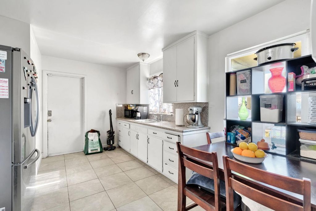 Image 8 of property listing at 3743 E Mckinley Avenue, Fresno, CA 93703