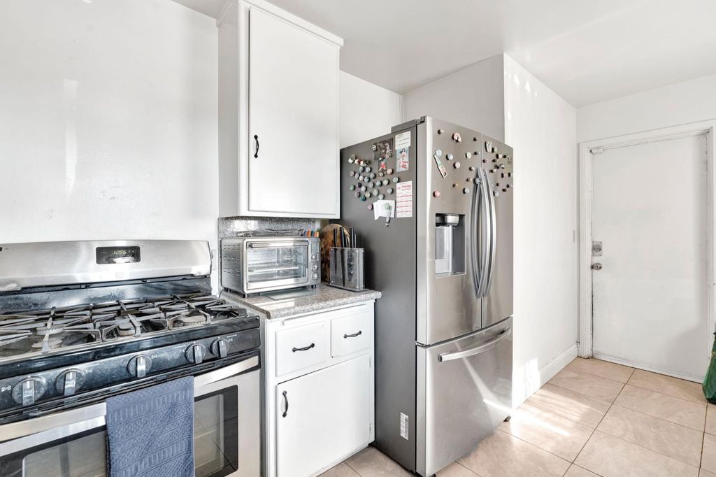 Image 9 of property listing at 3743 E Mckinley Avenue, Fresno, CA 93703