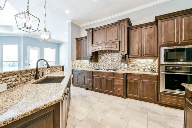 162 Hunter Hollow Drive, Montgomery, TX 77316