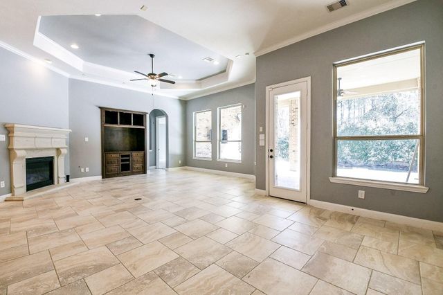 162 Hunter Hollow Drive, Montgomery, TX 77316