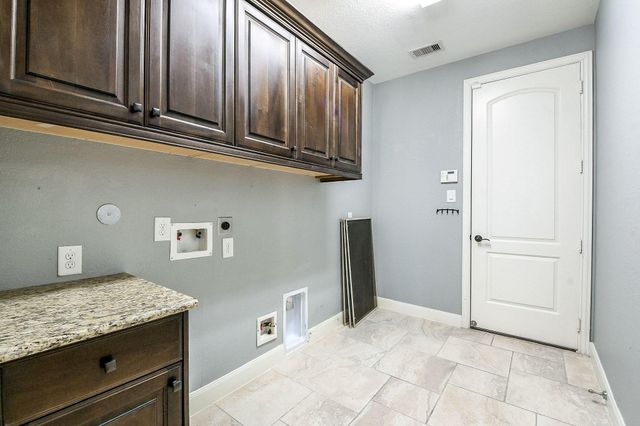 162 Hunter Hollow Drive, Montgomery, TX 77316