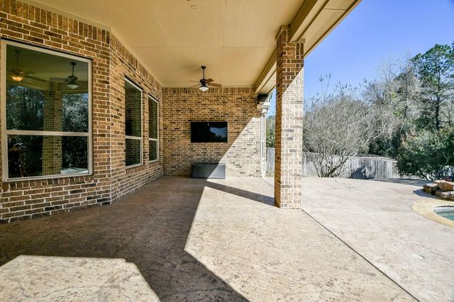162 Hunter Hollow Drive, Montgomery, TX 77316