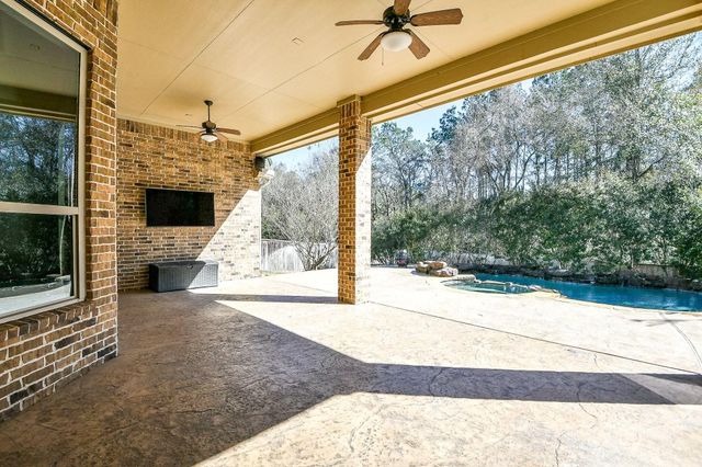 162 Hunter Hollow Drive, Montgomery, TX 77316