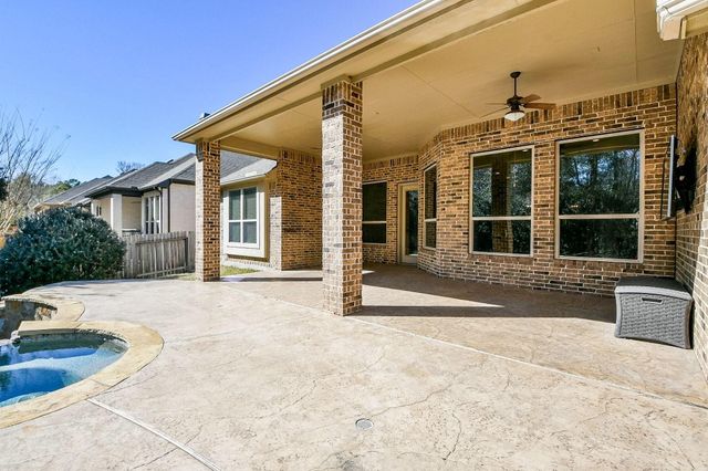 162 Hunter Hollow Drive, Montgomery, TX 77316