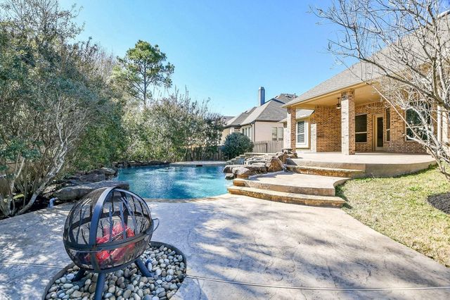 162 Hunter Hollow Drive, Montgomery, TX 77316