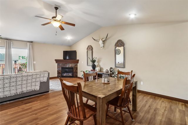 1542 Red Oak Dr, North Liberty, IA 52317